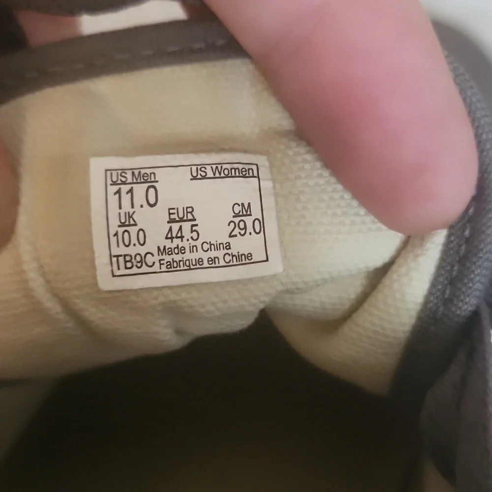 VANS - Picture 4 of 5